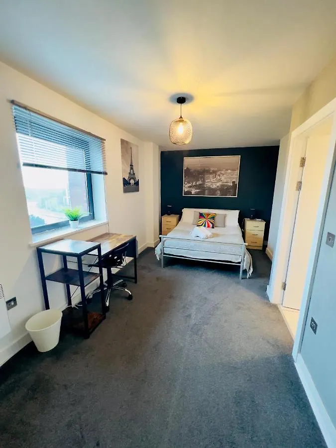 Lush Cardiff Bay Apartment With Secure Parking And Fast Wifi