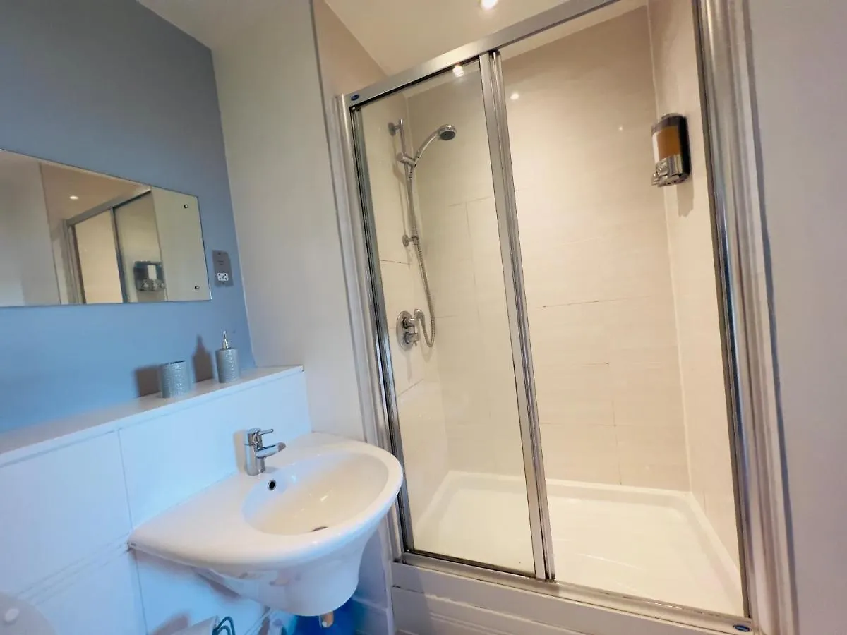 Lush Cardiff Bay Apartment With Secure Parking And Fast Wifi